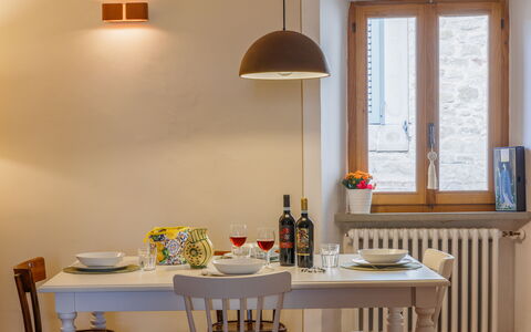 Appartamento Mancini: Propiedad, Mueble, Mesa, Ventana, Encendiendo, Diseño De Interiores, Madera, Estantería, Sala, Pared