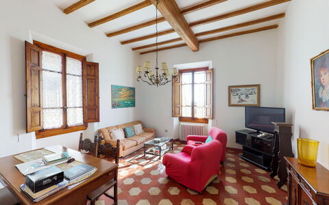 Villa La Cicogna Tuscany: Mueble, Marco, Propiedad, Ventana, Mesa, Sofá, Edificio, Madera, Diseño De Interiores, Encendiendo