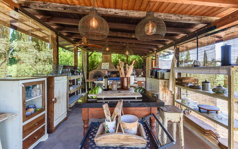 Villa Pancole: Propiedad, Mesa, Mueble, Sofá, Madera, Diseño De Interiores, Arquitectura, Sala, Edificio, Planta