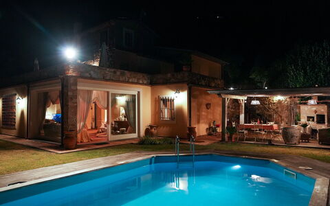 La Quiete: Agua, Planta, Piscina, Edificio, Silla, Ocio, Ventana, Bienes Raíces, Casa, Puerta