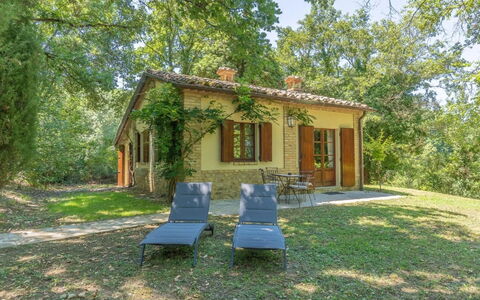 Borgo Al Castello: Planta, Edificio, Ventana, Árbol, Sombra, Casa, El Terreno Del Lote, Ocio, Puerta, Espacio Publico