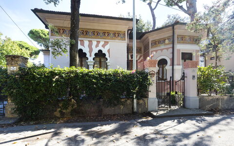 Villa Marconi: Planta, Propiedad, Cielo, Árbol, Pared, Fachada, Ocio, Edificio, Ciudad, Lugar De Adoración