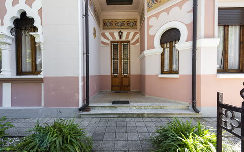 Villa Marconi: Planta, Propiedad, Edificio, Ventana, Puerta, Bienes Raíces, Fachada, Simetría, Columna, Casa