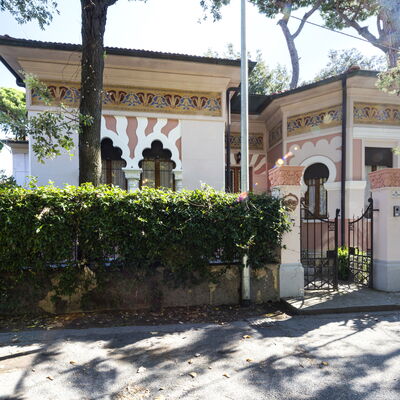 Villa Marconi: Planta, Propiedad, Cielo, Árbol, Pared, Fachada, Ocio, Edificio, Ciudad, Lugar De Adoración