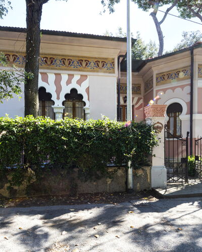 Villa Marconi: Planta, Propiedad, Cielo, Árbol, Pared, Fachada, Ocio, Edificio, Ciudad, Lugar De Adoración