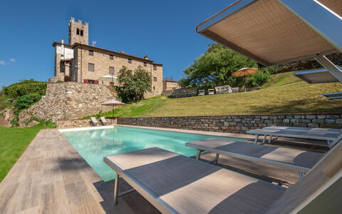 San Tommaso: Edificio, Cielo, Propiedad, Planta, Azur, Sombra, Árbol, Arquitectura, Mueble Para Exteriores, Ocio