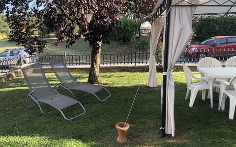 Il Campanile: Planta, Rueda, Sombra, Árbol, Coche, Silla, Hierba, Espacio Publico, Tintes Y Sombras