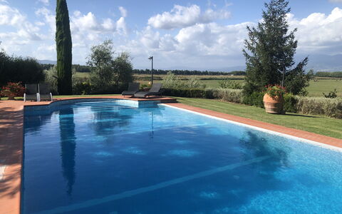 Il Campanile: Agua, Nube, Cielo, Tiempo De Día, Los Recursos Hídricos, Planta, Piscina, Naturaleza, Azur, Rectángulo