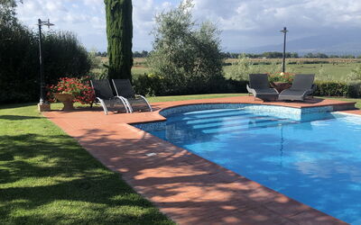 Il Campanile: Nube, Agua, Cielo, Planta, Tiempo De Día, Propiedad, Árbol, Sombra, Arquitectura, Paisaje Natural