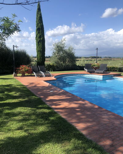 Il Campanile: Nube, Agua, Cielo, Planta, Tiempo De Día, Propiedad, Árbol, Sombra, Arquitectura, Paisaje Natural