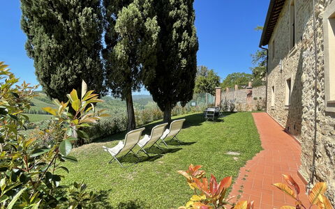 Montauto: Planta, Cielo, Edificio, Árbol, Vegetación, Paisaje Natural, Hierba, Superficie De La Carretera, Plantas Leñosas, Paisaje