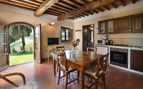 Montauto: Mesa, Mueble, Planta, Madera, Silla, Ventana, Diseño De Interiores, Piso, Suelo, Sala