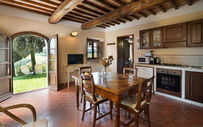 Carro: Mesa, Mueble, Planta, Madera, Silla, Ventana, Diseño De Interiores, Piso, Suelo, Sala