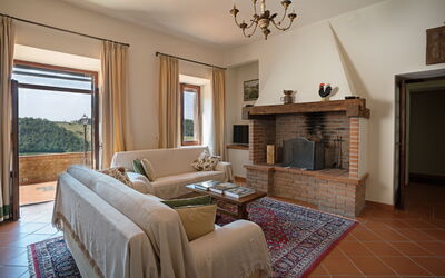 Villa: Mueble, Propiedad, Marco, Ventana, Madera, Azur, Diseño De Interiores, Encendiendo, Sala, Edificio