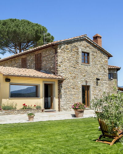 Casa San Piero: Cielo, Planta, Edificio, Propiedad, Ventana, Árbol, Casa, Puerta, Hierba, Cabaña