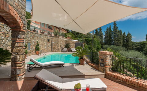 Villa Vico: Planta, Propiedad, Edificio, Agua, Azur, Sombra, Diseño De Interiores, Mueble Para Exteriores, Arquitectura, Silla