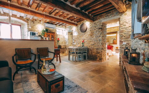 Casa San Valentino: Mueble, Mesa, Diseño De Interiores, Ventana, Arquitectura, Piso, Madera, Edificio, Suelo, Silla