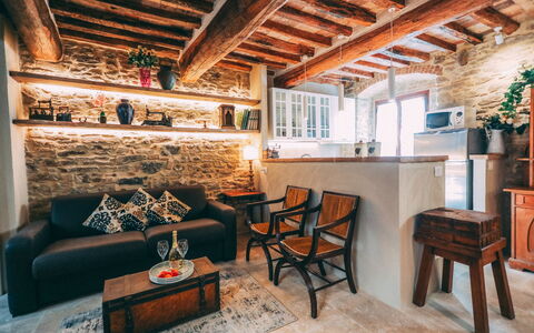 Casa San Valentino: Mueble, Mesa, Propiedad, Madera, Diseño De Interiores, Suelo, Sala, Haz, Madera Dura, Bienes Raíces