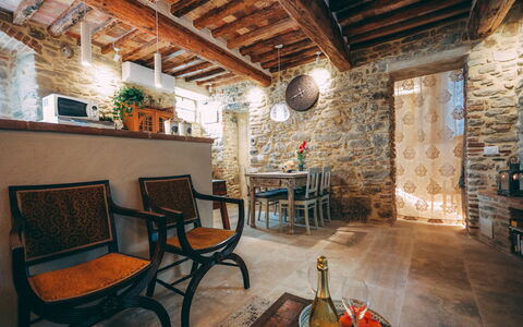 Casa San Valentino: Mueble, Propiedad, Mesa, Sofá, Madera, Silla, Diseño De Interiores, Suelo, Piso, Edificio