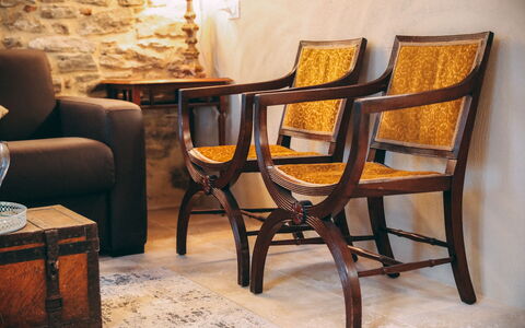 Casa San Valentino: Mueble, Mesa, Silla, Comodidad, Madera, Diseño De Interiores, Suelo, Piso, Edificio, Madera Dura