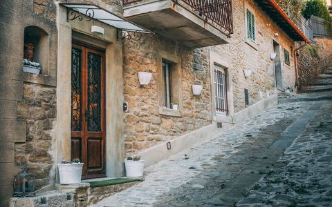 Casa San Valentino: Propiedad, Ventana, Edificio, Puerta, Azur, Madera, Encendiendo, Planta, Arquitectura, Superficie De La Carretera