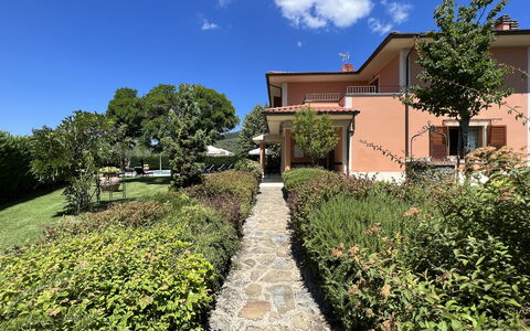 Villino Setteponti: Cielo, Planta, Nube, Propiedad, Edificio, Ventana, Árbol, El Terreno Del Lote, Arquitectura, Casa