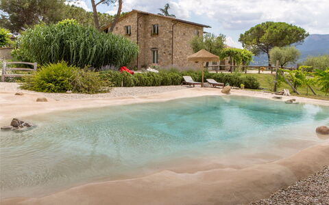 Villa Tavernacce: Agua, Planta, Propiedad, Edificio, Cielo, Nube, Árbol, Azur, Ventana, Paisaje Natural