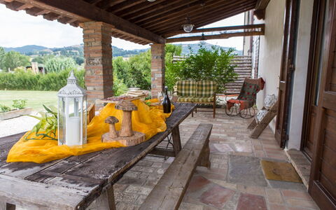 Villa Tavernacce: Planta, Edificio, Porche, Casa, Diseño De Interiores, Arquitectura, Árbol, Maceta, Cielo, Madera