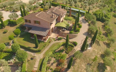 Villa i Colli: Planta, Edificio, El Terreno Del Lote, Árbol, Diseño Urbano, Casa, Paisaje Natural, Barrio, Barrio Residencial, Hierba