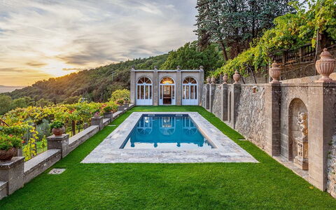 Villa Torreone: Nube, Planta, Agua, Cielo, Tiempo De Día, Propiedad, Piscina, Naturaleza, Azur, Árbol