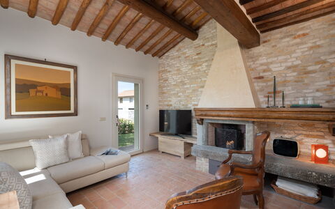 Villa Noemi: Mueble, Propiedad, Sofá, Madera, Diseño De Interiores, Sala, Suelo, Piso, Pared, Madera Dura