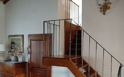 Casa Mulinello: Gabinetes, Propiedad, Madera, Cajón, Cajonera, Diseño De Interiores, Escalera, Piso, Suelo