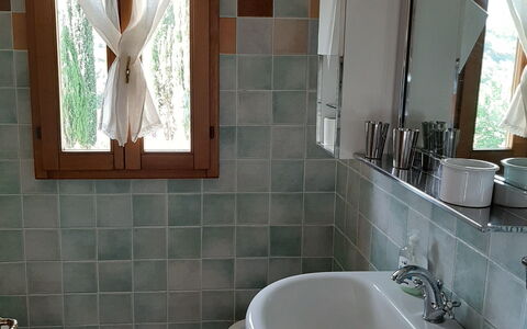 Casa Mulinello: Grifo, Arreglo De Tubería, Espejo, Propiedad, Lavabo, Lavabo Del Baño, Baño, Madera, Edificio, Ventana