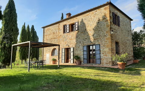 Casa Banditello: Cielo, Planta, Edificio, Ventana, Nube, Árbol, Paisaje Natural, Casa, El Terreno Del Lote, Maceta
