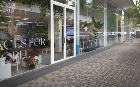 Florence Suite Apartment: Planta, Maceta, Diseño Urbano, Edificio, Acera, Superficie De La Carretera, Ciudad, Sombra, Fachada, Edificio Comercial