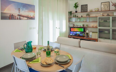 Apartment Serena - Levanto: Mesa, Mueble, Propiedad, Sofá, Azur, Diseño De Interiores, Estante, Arquitectura, Marco, Vajilla