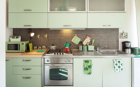 Apartment Serena - Levanto: Gabinetes, Mostrador, Propiedad, Fregadero, Estufa De Cocina, Edificio, Grifo, Estufa De Gas, Cocina, Estufa