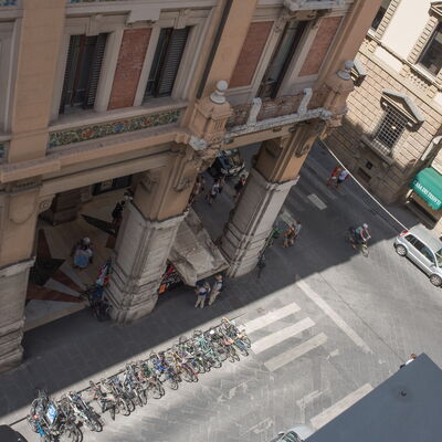 Duomo Suite: Ventana, Edificio, Diseño Urbano, Superficie De La Carretera, Coche, Fachada, Punto De Referencia, La Carretera, Ciudad, Vehículo