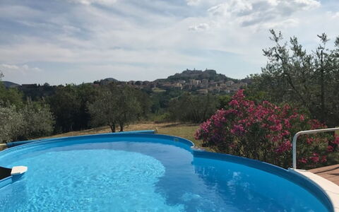 Villa Nibbiano: Agua, Nube, Cielo, Propiedad, Planta, Piscina, Azur, Paisaje Natural, Cuerpo De Agua