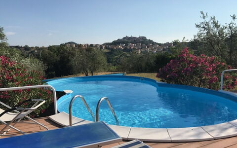 Villa Nibbiano: Agua, Planta, Cielo, Piscina, Azur, Mueble Para Exteriores, Árbol, Cuerpo De Agua, Ocio, Rectángulo