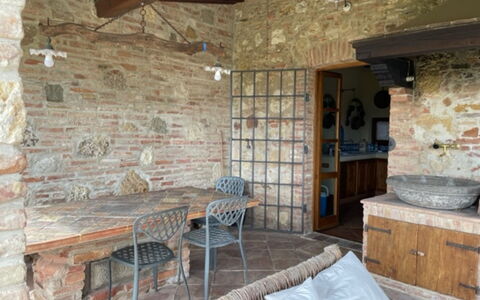 Villa Nibbiano: Mueble, Propiedad, Madera, Mesa, Diseño De Interiores, Suelo, Edificio, Piso, Madera Dura, Bienes Raíces