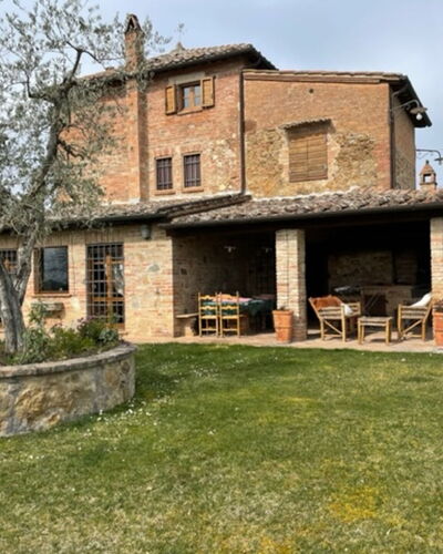 Villa Nibbiano: Planta, Cielo, Edificio, Ventana, Casa, Árbol, El Terreno Del Lote, Madera, Hierba, Cabaña