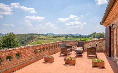 Villa Sulle Crete: Nube, Cielo, Planta, Edificio, Madera, Árbol, El Terreno Del Lote, Maceta, Ladrillo, Ventana