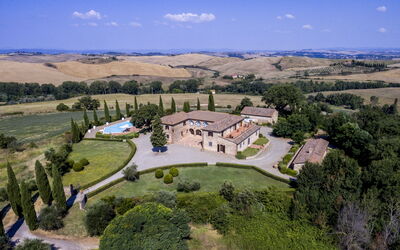 Villa Sulle Crete: Nube, Planta, Cielo, Árbol, Naturaleza, El Terreno Del Lote, Paisaje, Diseño Urbano, Área Rural, Llanura