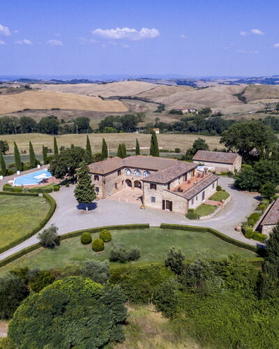 Villa Sulle Crete: Nube, Planta, Cielo, Árbol, Naturaleza, El Terreno Del Lote, Paisaje, Diseño Urbano, Área Rural, Llanura