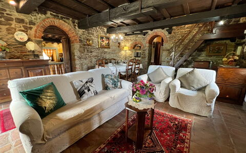 Villa Patrizia: Mueble, Sofá, Mesa, Edificio, Diseño De Interiores, Marco, Sala, Decoración, Suelo, Bienes Raíces