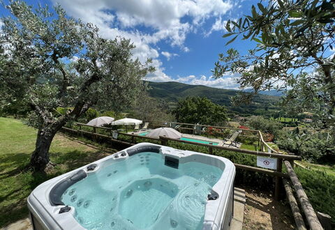 Villa Patrizia: Nube, Planta, Agua, Cielo, Naturaleza, Botánica, Árbol, Piscina, Paisaje Natural