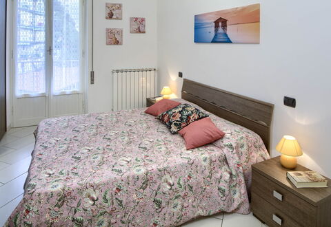 Apartment Fernanda 2 - Levanto: Mueble, Propiedad, Ventana, Comodidad, Madera, Textil, Diseño De Interiores, Arquitectura, Suelo, Edificio