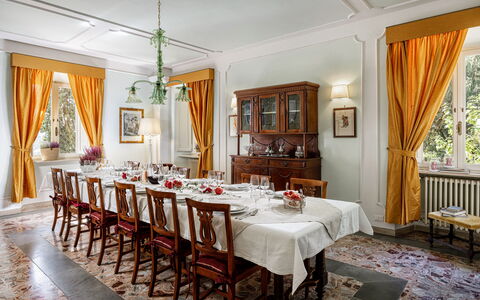 Villa Staggia: Mueble, Diseño De Interiores, Mesa, Silla, Techo, Textil, Encendiendo, Piso, Comedor, Habitación