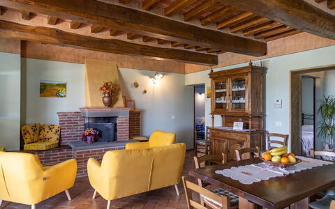 Villa Dei Ciliegi: Mueble, Propiedad, Mesa, Sofá, Planta, Madera, Marco, Sala, Encendiendo, Diseño De Interiores